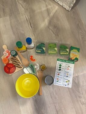 Melissa and Doug salad Set